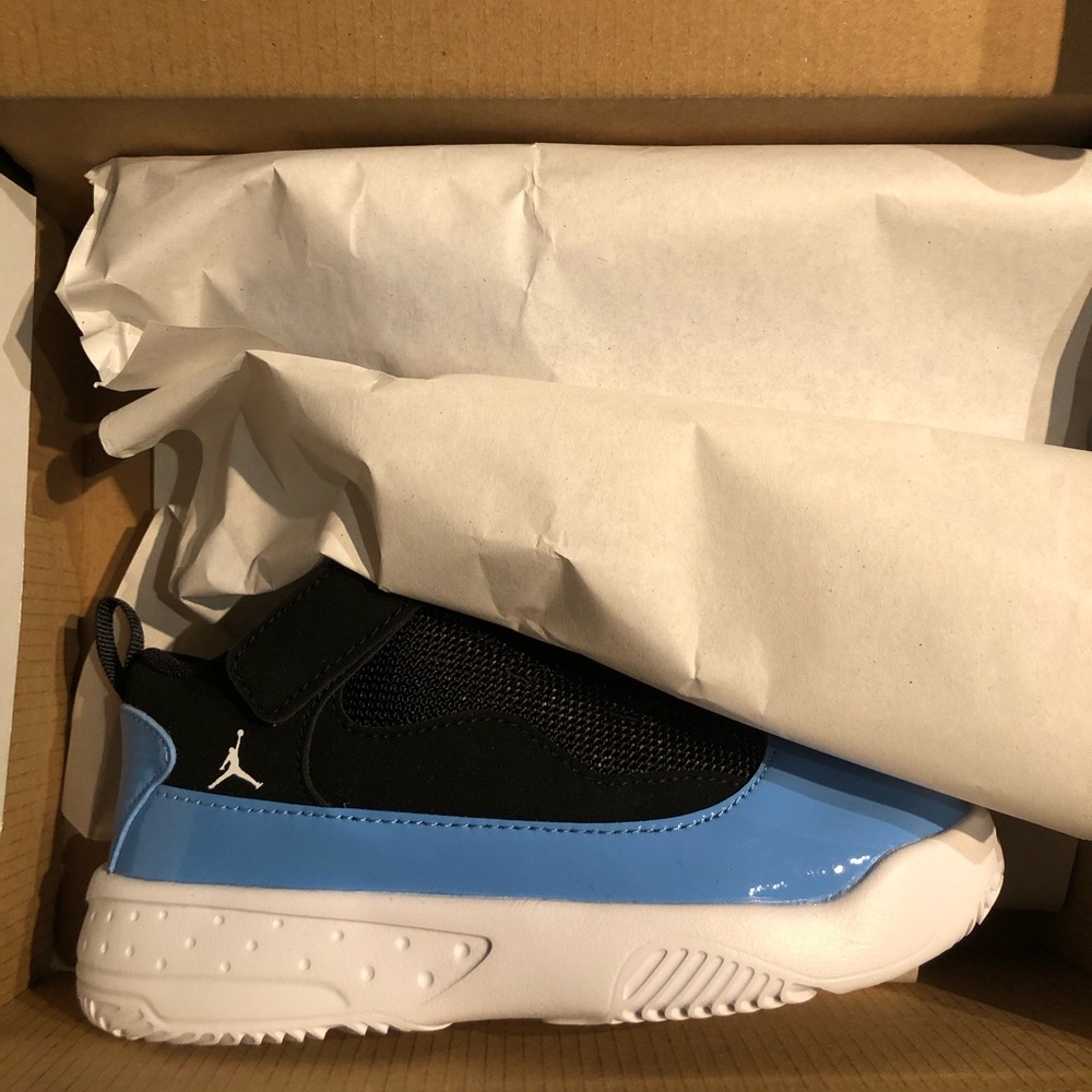 AJ MAX JORDANs